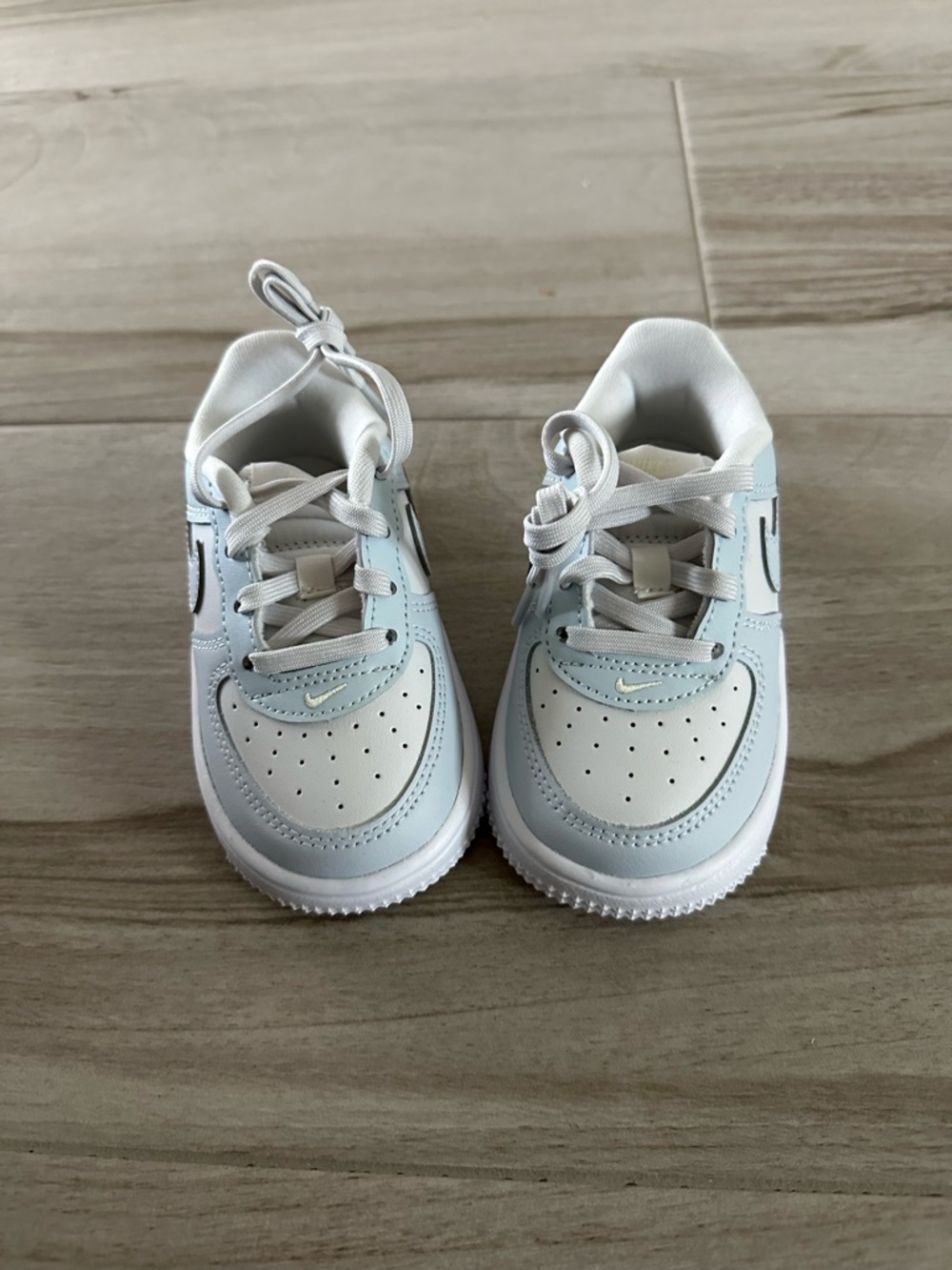 NIKE Force 1 Kids White and Light Blue Sneakers - Size 6C, New, No Box lid